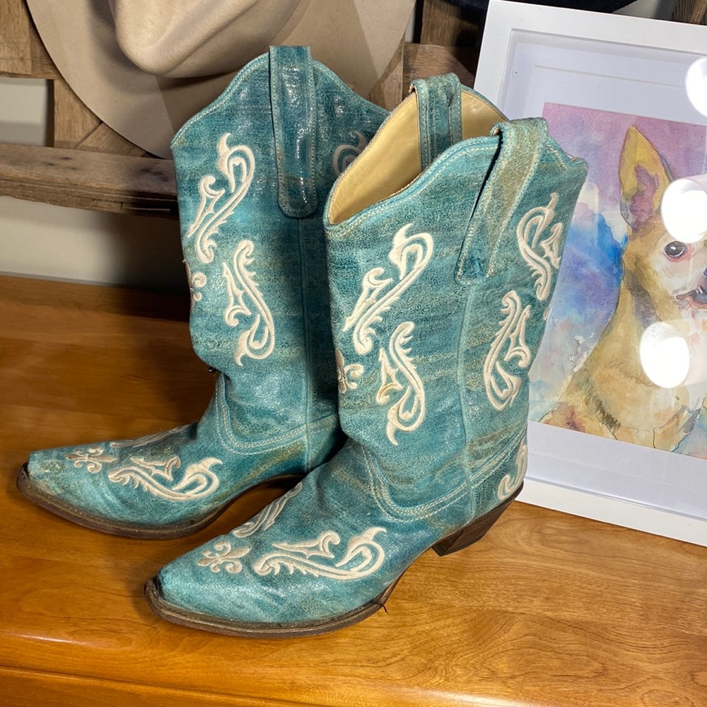 EUC better than new Corral Fleur boot in teal! 9.5